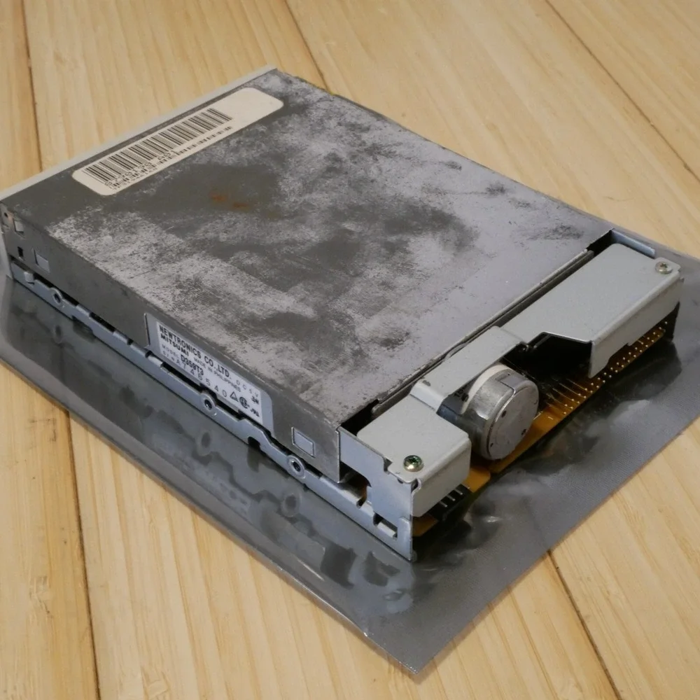 Mitsumi Newtronics D359T3  3.5 inch 1.44MB Internal Floppy Drive - Tested 51‎